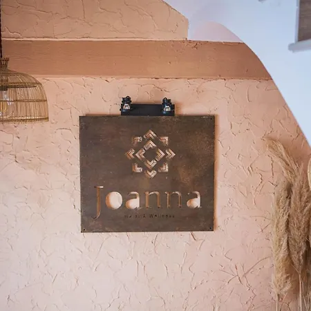 Joanna - Castillo De Hotel